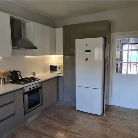 Bella Villas,3bedroomed , Swimming Pool & קיירניה